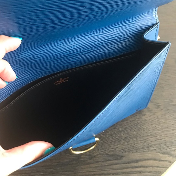 LOUIS VUITTON Stunning blue Louis Vuitton Epi clutch bag   EUC , rare  color - Picture 11 of 16